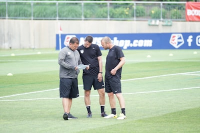 من هو أفضل لاعب في الدوري الإنجليزي 2023؟
